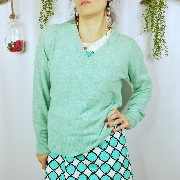 J. Crew Sweaters - ❤️J.CREW Dream v-neck cashmere sweater mint 0701